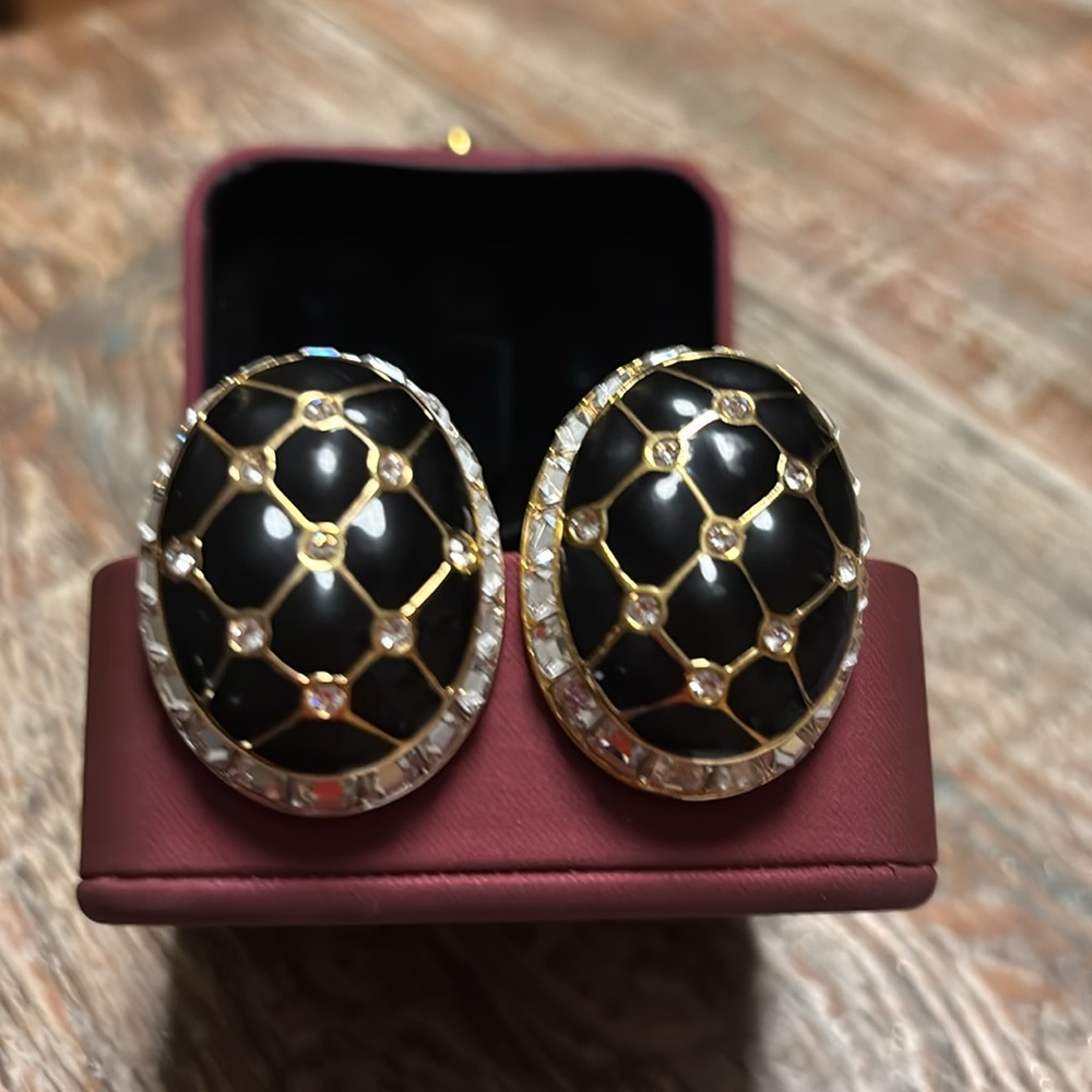 Vintage signed Swarovski black quilted design/clear- clip-on excellent condition